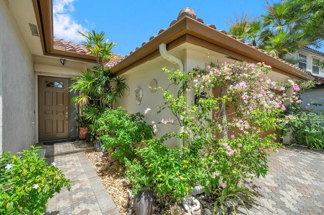 718 NW 177th Avenue, Pembroke Pines, FL 33029