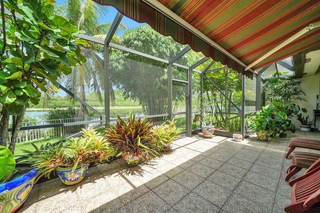 718 NW 177th Avenue, Pembroke Pines, FL 33029