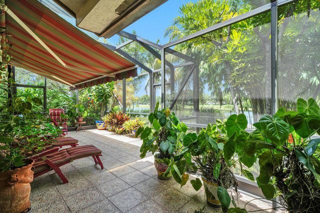 718 NW 177th Avenue, Pembroke Pines, FL 33029