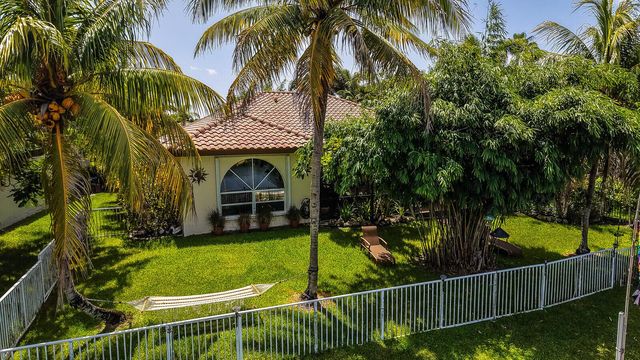 718 NW 177th Avenue, Pembroke Pines, FL 33029