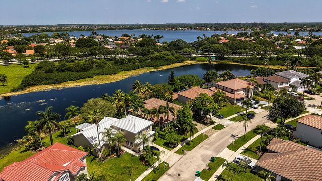 718 NW 177th Avenue, Pembroke Pines, FL 33029