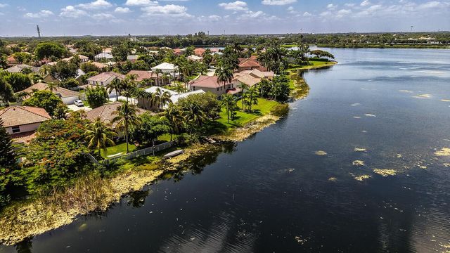 718 NW 177th Avenue, Pembroke Pines, FL 33029