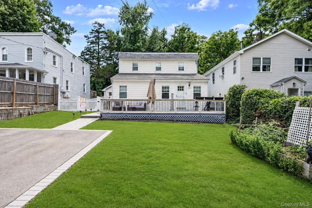 723 Park Avenue, Huntington, NY 11743