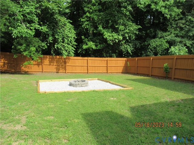 429 Nottingham Dr, Colonial Heights, VA 23834