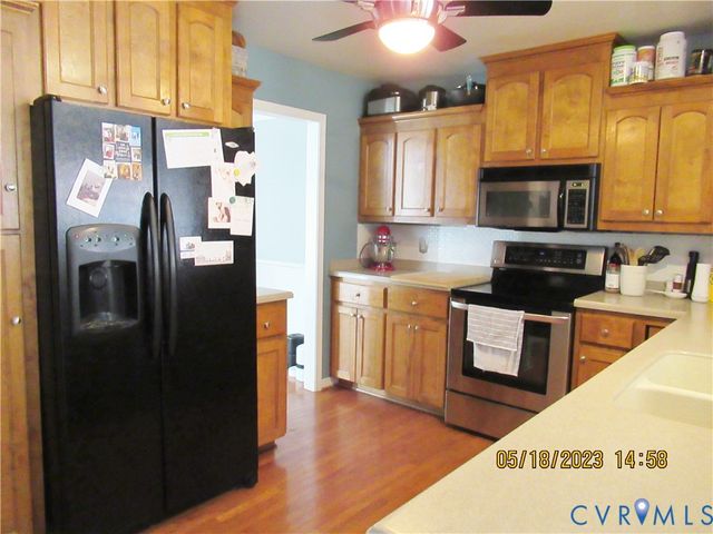 429 Nottingham Dr, Colonial Heights, VA 23834