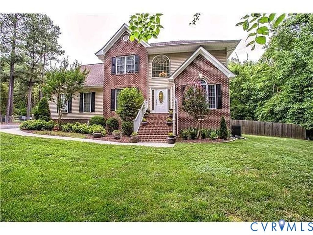429 Nottingham Dr, Colonial Heights, VA 23834