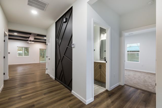 380 Deluvina Place SW, Albuquerque, NM 87105