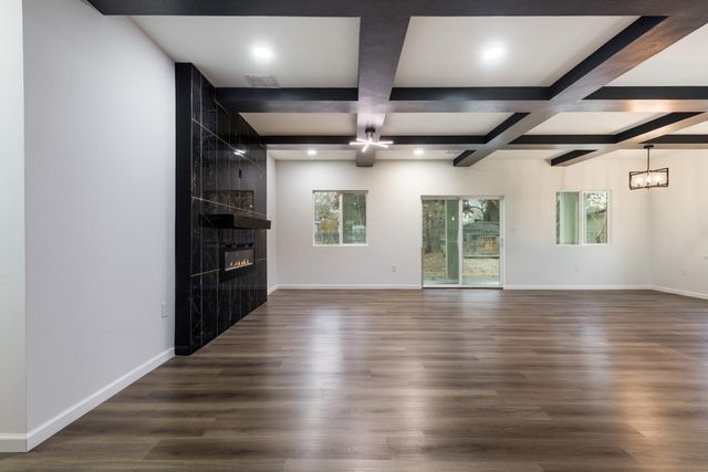 380 Deluvina Place SW, Albuquerque, NM 87105