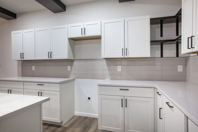 380 Deluvina Place SW, Albuquerque, NM 87105