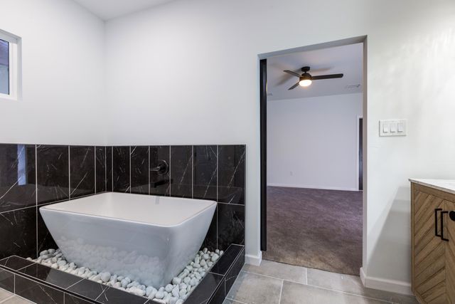 380 Deluvina Place SW, Albuquerque, NM 87105