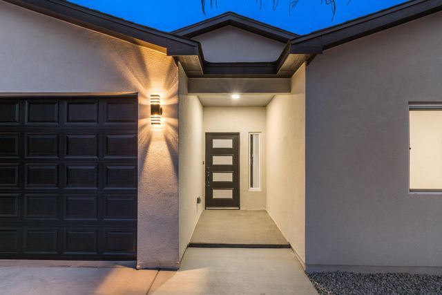 380 Deluvina Place SW, Albuquerque, NM 87105