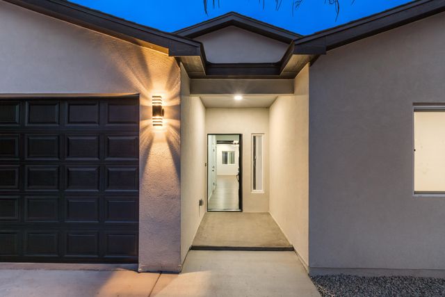 380 Deluvina Place SW, Albuquerque, NM 87105