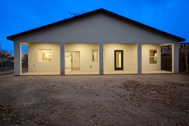 380 Deluvina Place SW, Albuquerque, NM 87105