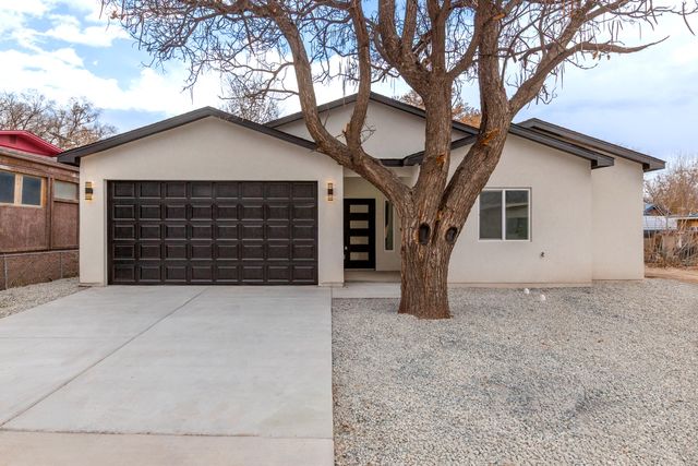 380 Deluvina Place SW, Albuquerque, NM 87105