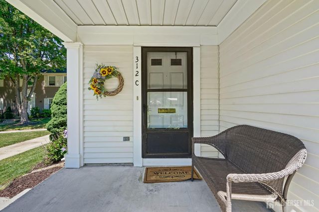 312 sharon Way C, Monroe, NJ 08831