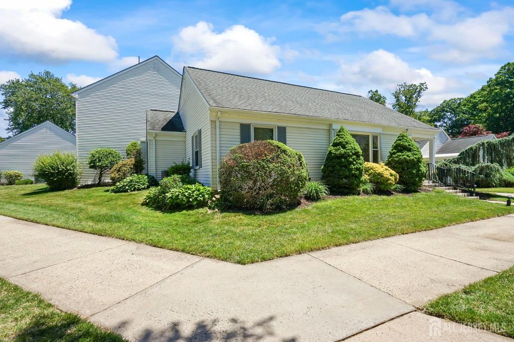 312 sharon Way C, Monroe, NJ 08831
