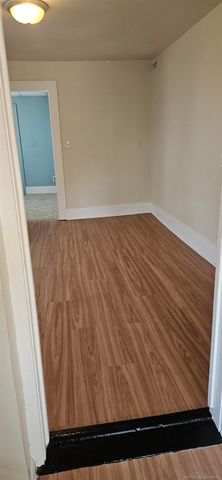 19504 Bigelow Street, Roseville, MI 48066