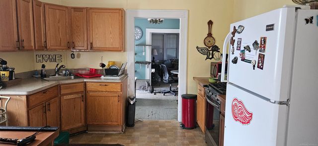 19504 Bigelow Street, Roseville, MI 48066