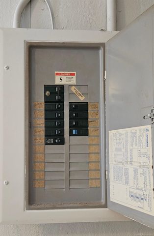 19504 Bigelow Street, Roseville, MI 48066