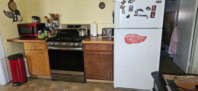 19504 Bigelow Street, Roseville, MI 48066