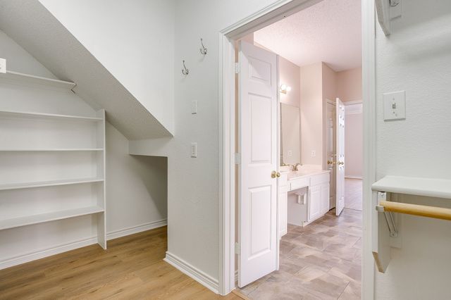 6937 Spring Valley Way, Fort Worth, TX 76132