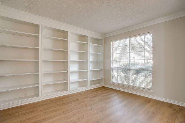 6937 Spring Valley Way, Fort Worth, TX 76132