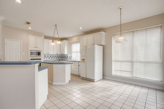 6937 Spring Valley Way, Fort Worth, TX 76132