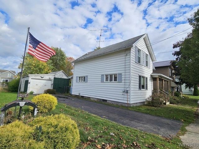 26 North Ermine Street, Dunkirk, NY 14048