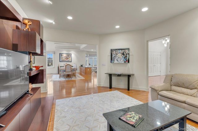 236 Altessa Boulevard, Melville, NY 11747