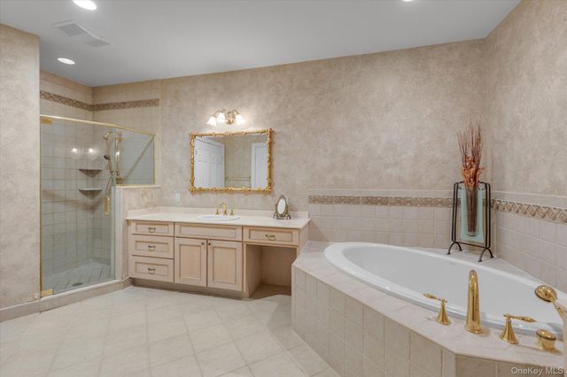 236 Altessa Boulevard, Melville, NY 11747