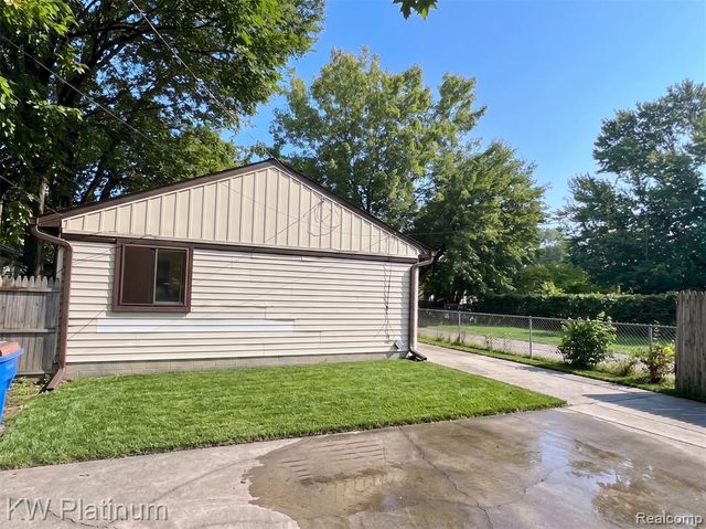 13310 Saint Andrews Avenue, Warren, MI 48089