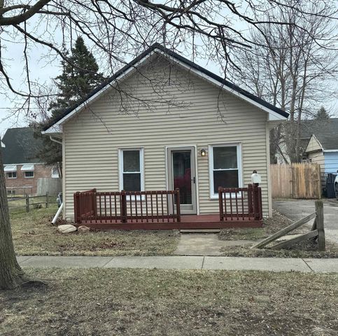 1904 James Street, Essexville, MI 48732