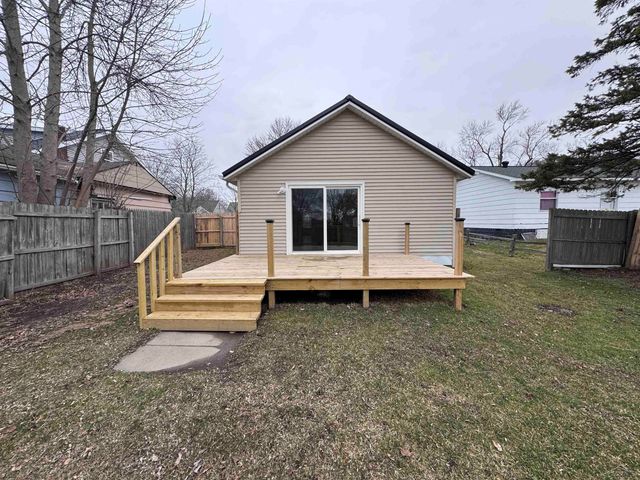 1904 James Street, Essexville, MI 48732