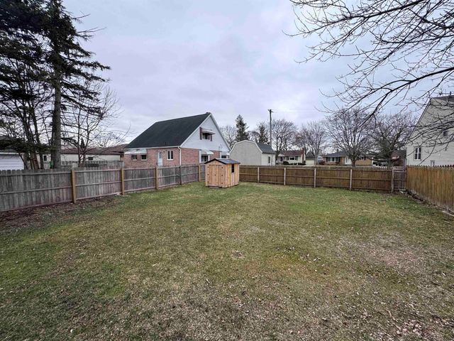 1904 James Street, Essexville, MI 48732