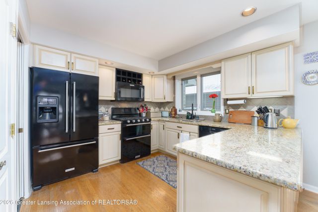 3612 Muirfield Drive, Lansing, MI 48911