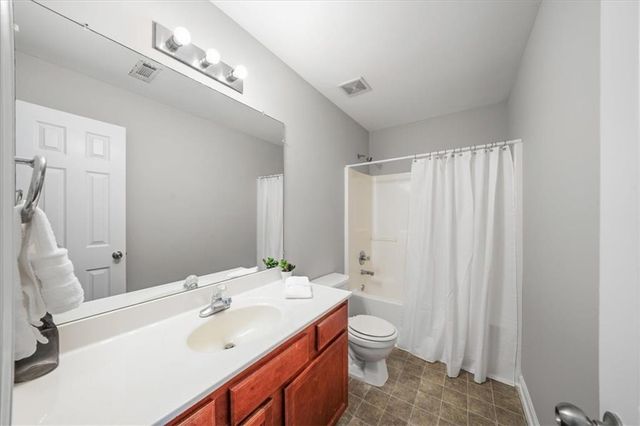 2052 Lakeshore Overlook Drive NW, Kennesaw, GA 30152