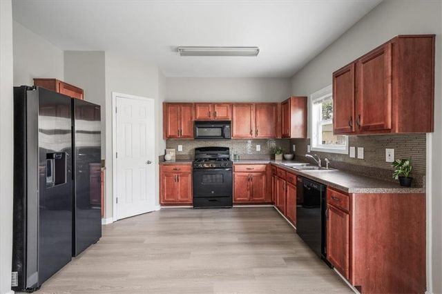 2052 Lakeshore Overlook Drive NW, Kennesaw, GA 30152