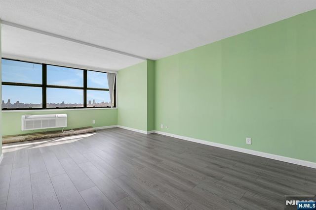 7004 Boulevard East 28C, Guttenberg, NJ 07093