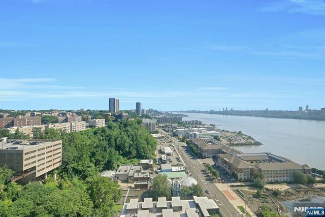 7004 Boulevard East 28C, Guttenberg, NJ 07093