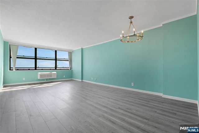 7004 Boulevard East 28C, Guttenberg, NJ 07093