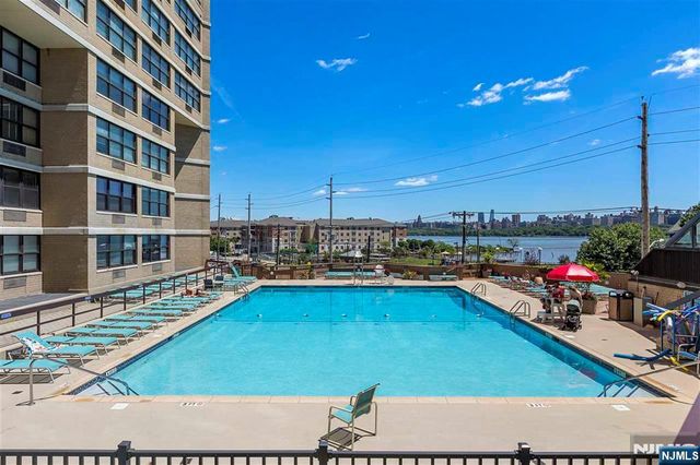 7004 Boulevard East 28C, Guttenberg, NJ 07093