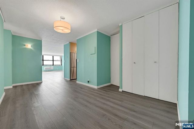 7004 Boulevard East 28C, Guttenberg, NJ 07093