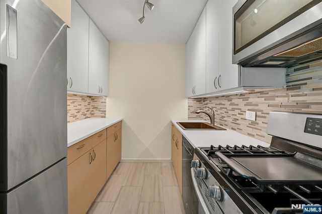 7004 Boulevard East 28C, Guttenberg, NJ 07093