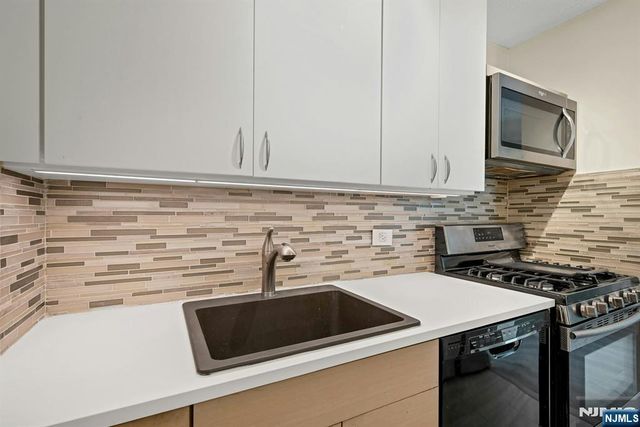 7004 Boulevard East 28C, Guttenberg, NJ 07093