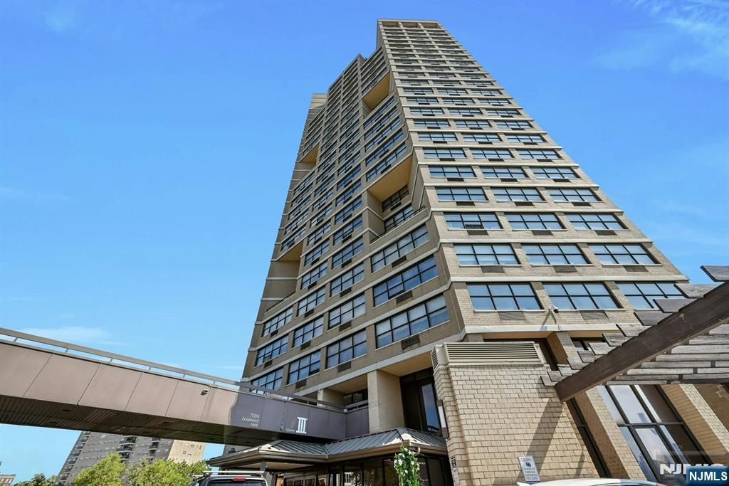 7004 Boulevard East 28C, Guttenberg, NJ 07093