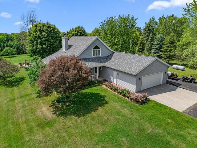N1044 Mink LANE, Campbellsport, WI 53010
