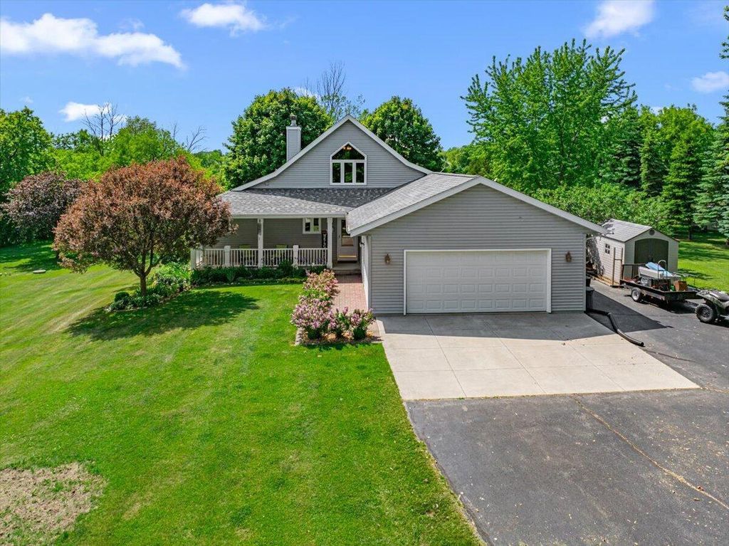 N1044 Mink LANE, Campbellsport, WI 53010