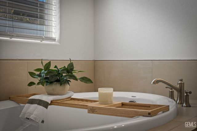 2029 Delamere Street, Bakersfield, CA 93311