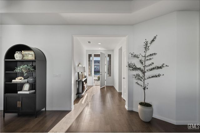 2029 Delamere Street, Bakersfield, CA 93311