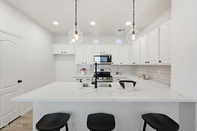 2936 S COLE Drive, Gilbert, AZ 85295